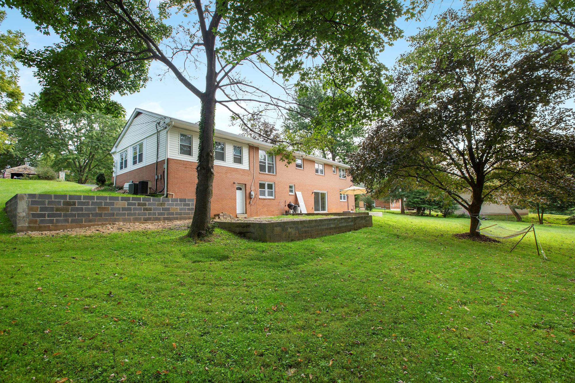 SOLD Spacious & Charming Home in Desirable Sherwood Forest